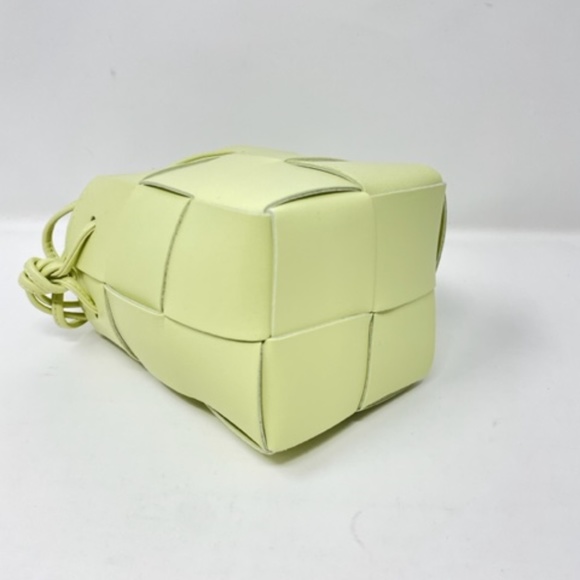 Brand new Bottega Veneta Mini Intrecciato Bucket Bag - Picture 3 of 5